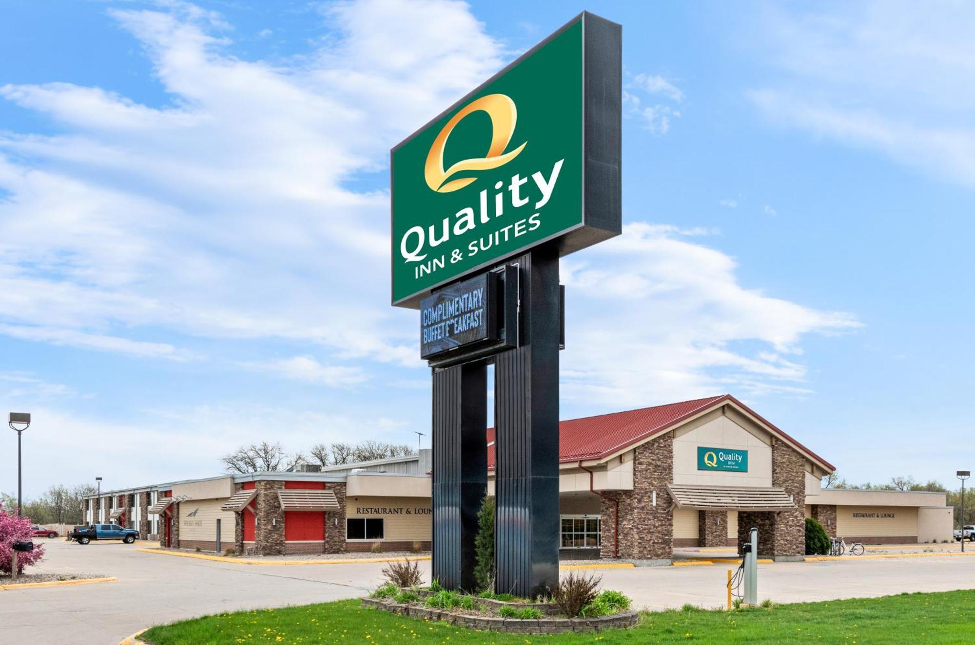 Quality Inn & Suites Columbus Exterior photo