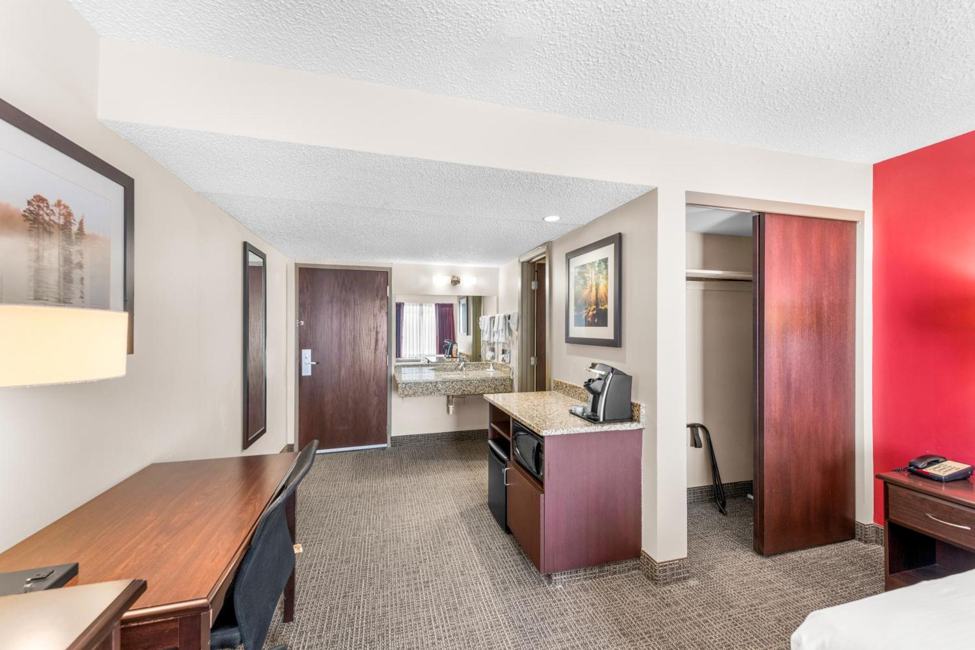 Quality Inn & Suites Columbus Exterior photo