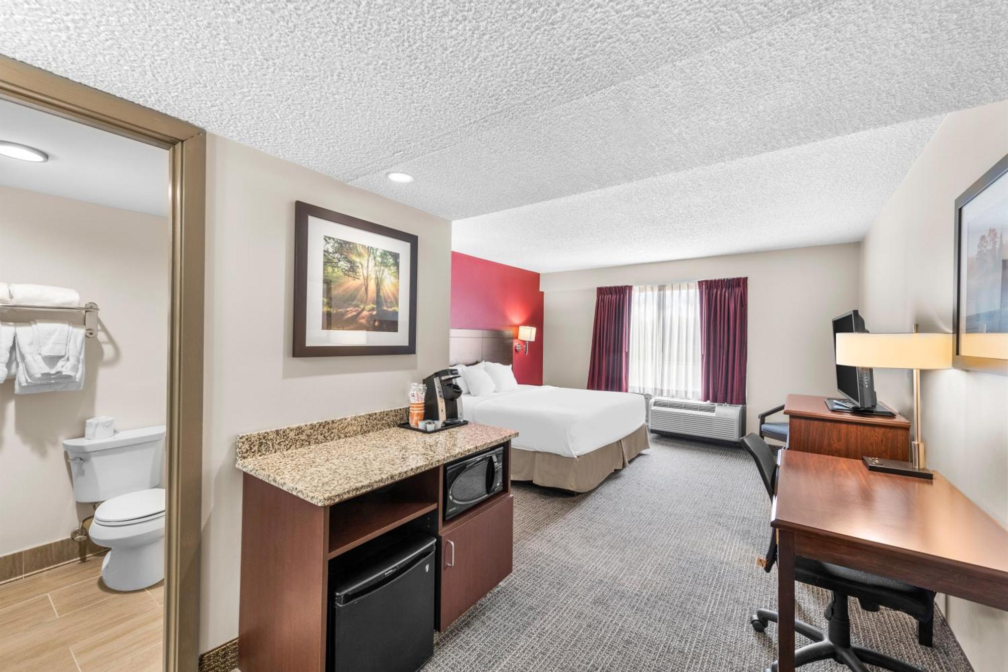 Quality Inn & Suites Columbus Exterior photo