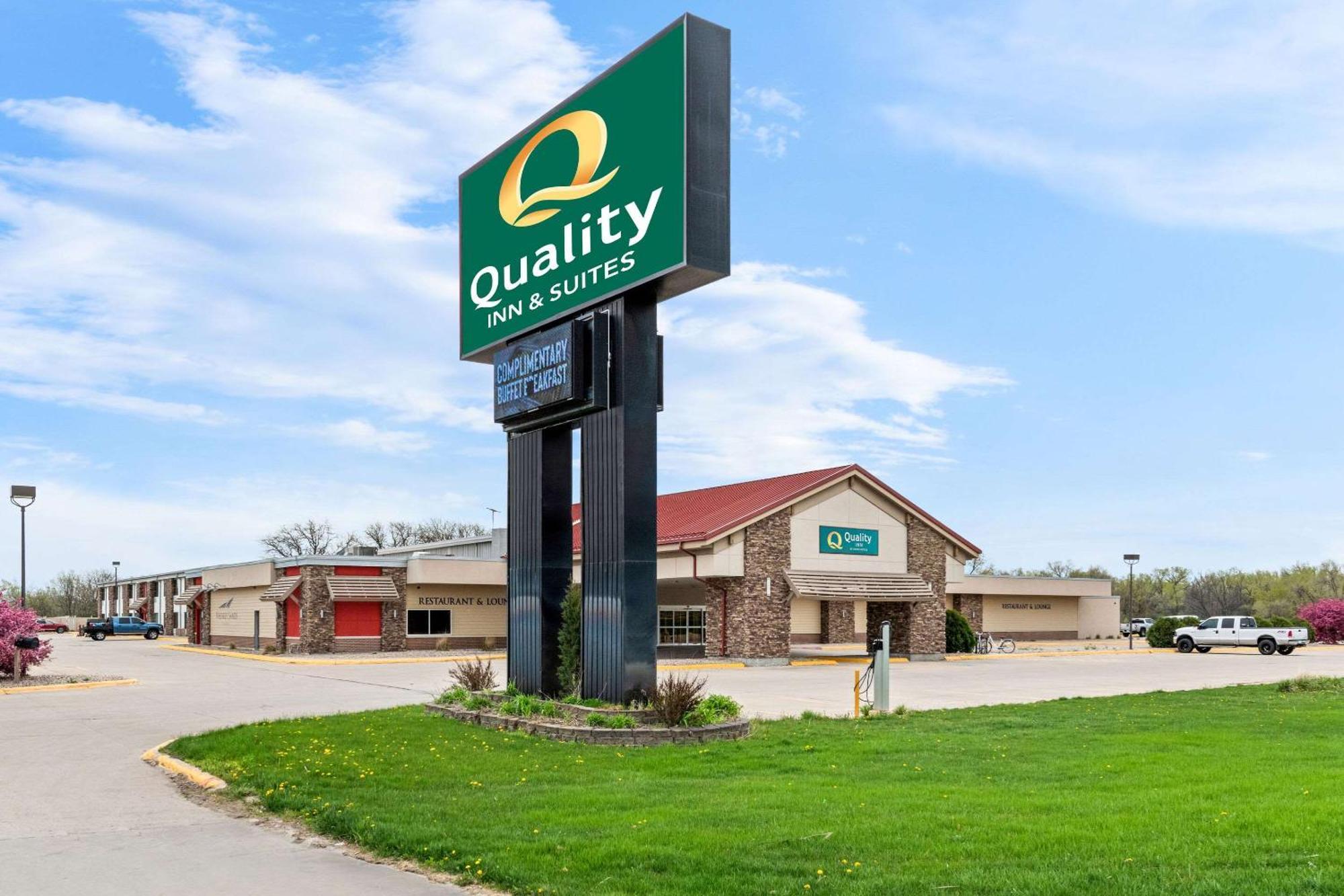 Quality Inn & Suites Columbus Exterior photo